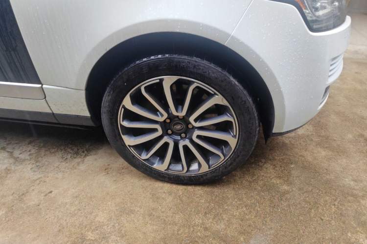 Used Land Rover Range  Right Front Wheel Hub