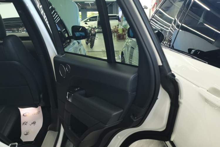 Used Land Rover Range 2017 3.0 SC V6 Vogue Right Rear Door Interior