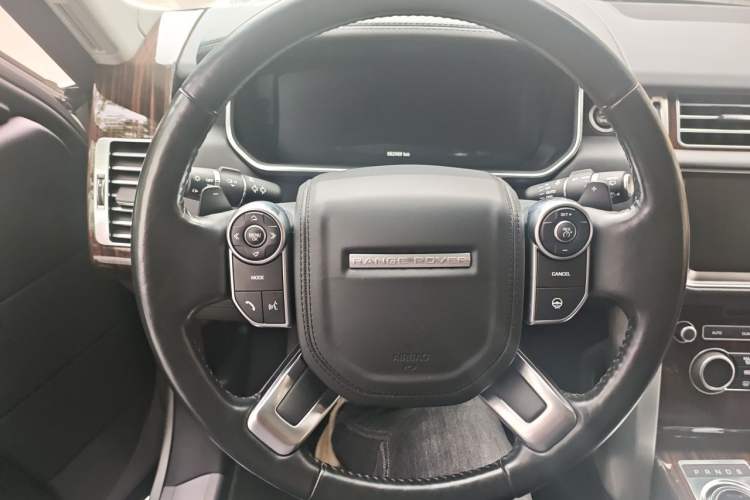 Used Land Rover Range 2017 3.0 SC V6 Vogue Extended Version Steering Wheel