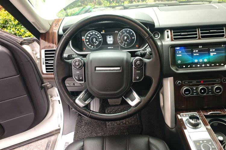 Used Land Rover Range 2017 3.0 SC V6 Vogue Extended Version Steering Wheel