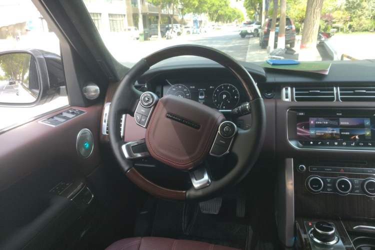 Used Land Rover Range 2017 3.0 SC V6 Vogue Steering Wheel