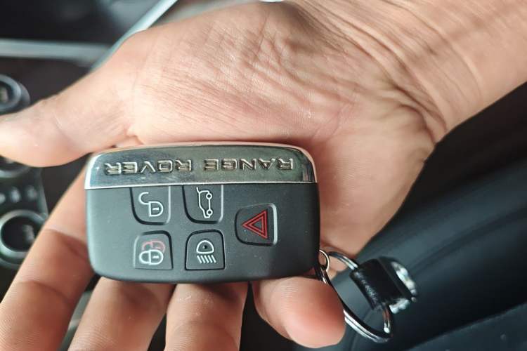 Used Land Rover Range 2017 3.0 SC V6 Vogue Extended Version Vehicle Key