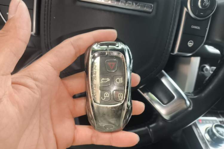 Used Land Rover Range 2017 3.0 SC V6 Vogue Extended Version Vehicle Key