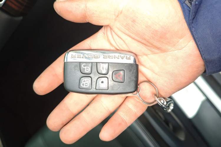 Used Land Rover Range 2017 3.0 SC V6 Vogue Extended Version Vehicle Key