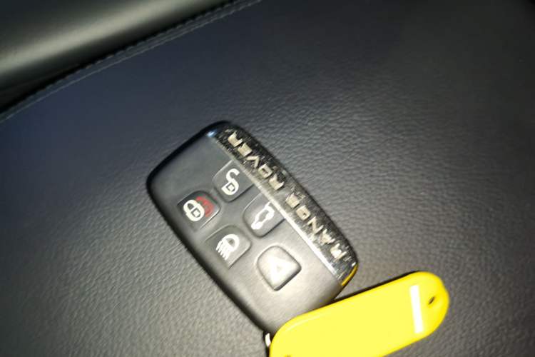 Used Land Rover Range 2017 3.0 SC V6 Vogue Vehicle Key