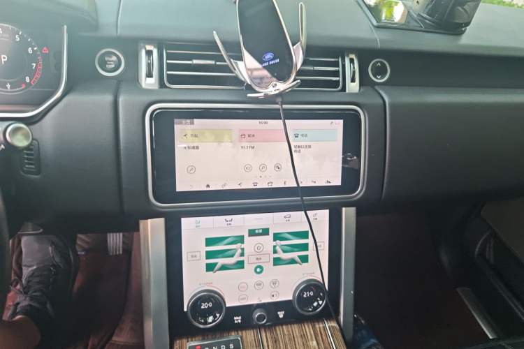 Used Land Rover Range 2018 3.0 SC V6 Grand Edition Audio And AC Panel