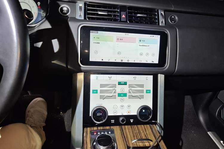 Used Land Rover Range 2018 3.0 SC V6 Vogue Extended-Length Model Audio And AC Panel