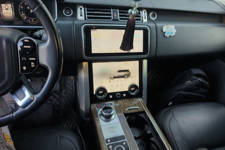 Used Land Rover Range 2018 3.0 SC V6 Vogue Extended-Length Model Audio And AC Panel