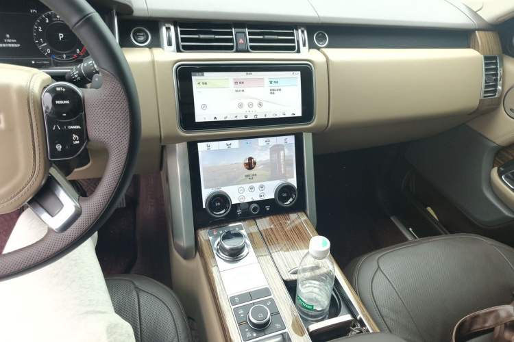 Used Land Rover Range 2018 3.0 SC V6 Vogue Extended-Length Model Audio And AC Panel