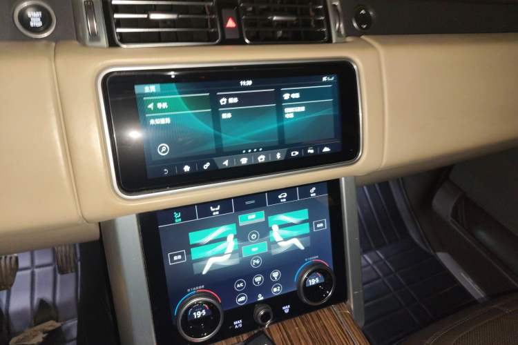 Used Land Rover Range 2018 3.0 SC V6 Vogue Legacy Edition Audio And AC Panel