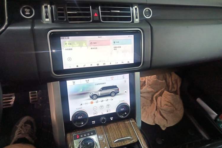 Used Land Rover Range 2018 3.0 SC V6 Vogue Legacy Edition Audio And AC Panel