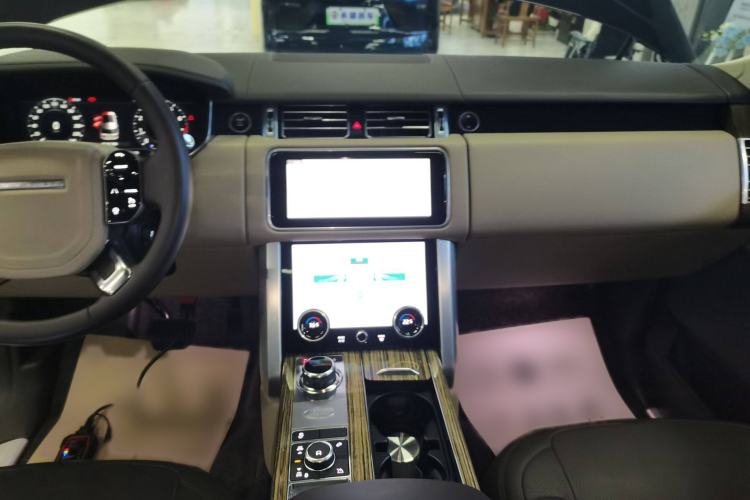 Used Land Rover Range 2018 3.0 SC V6 Vogue Extended-Length Model Audio And AC Panel