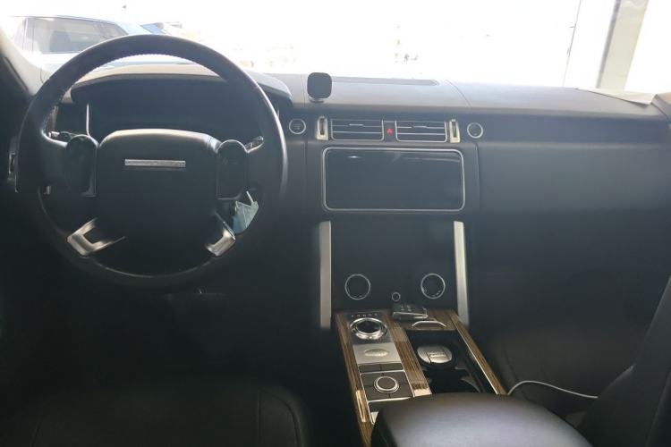 Used Land Rover Range 2018 3.0 SC V6 Vogue Legacy Edition Center Console