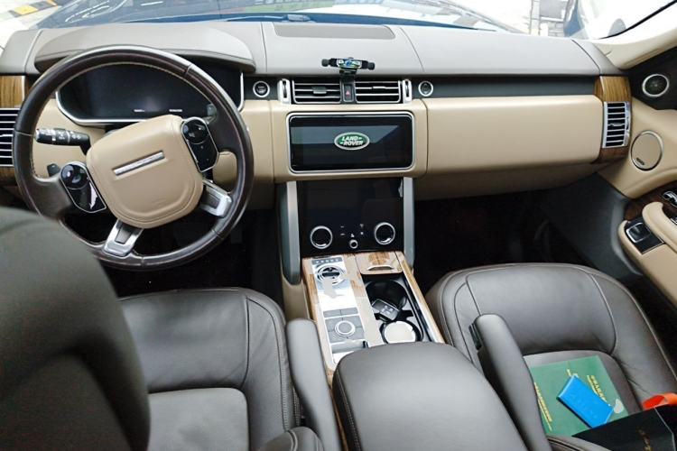 Used Land Rover Range 2018 3.0 SC V6 Vogue SE Long-Wheelbase Edition Center Console