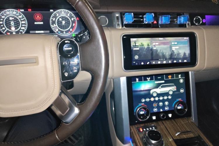 Used Land Rover Range 2018 3.0 SC V6 Vogue Extended-Length Model Center Console