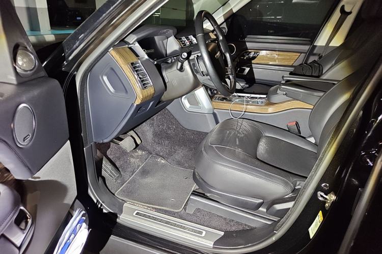 Used Land Rover Range 2018 3.0 SC V6 Vogue Extended-Length Model Driver Seat