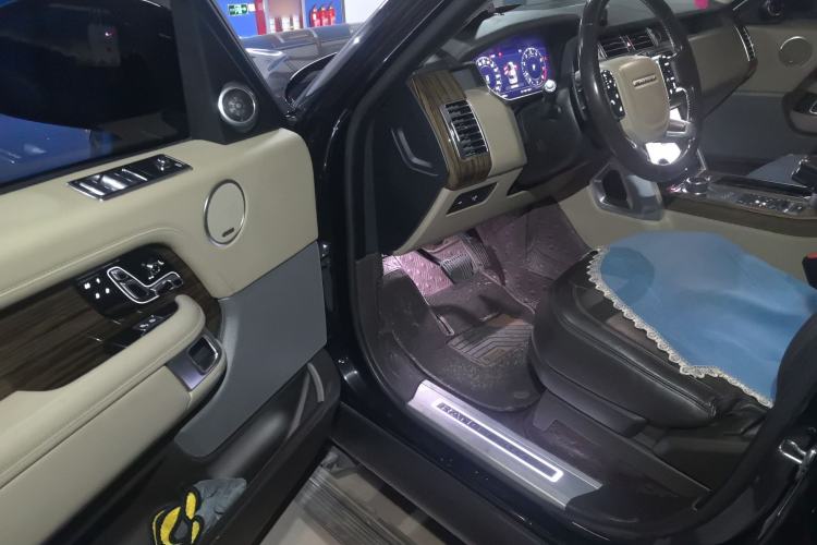 Used Land Rover Range 2018 3.0 SC V6 Vogue Extended-Length Model Driver Seat