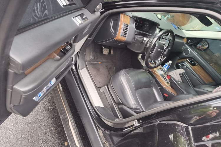 Used Land Rover Range 2018 3.0 SC V6 Grand Edition Driver Seat