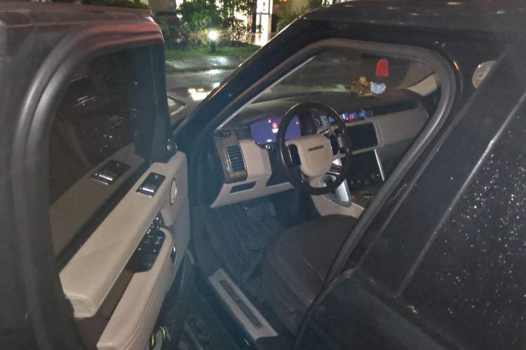 Used Land Rover Range 2018 3.0 SC V6 Vogue Extended-Length Model Driver Seat