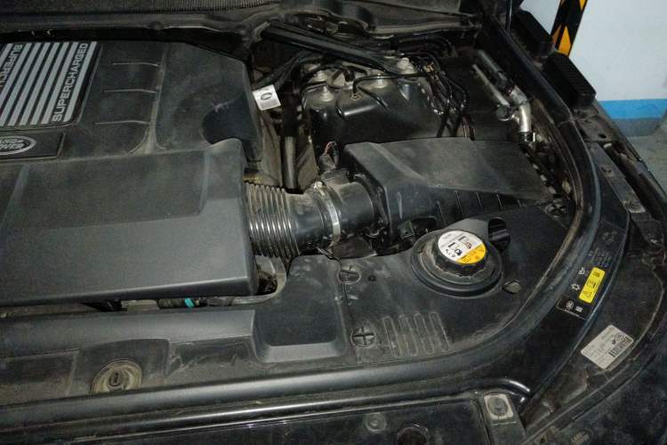 Used Land Rover Range 2018 3.0 SC V6 Vogue Extended-Length Model Engine Bay Left