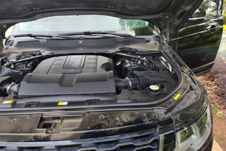 Used Land Rover Range 2018 3.0 SC V6 Vogue Legacy Edition Engine Bay Left