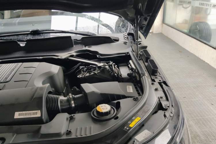 Used Land Rover Range 2018 3.0 SC V6 AB Prestige Extended Edition Engine Bay Left