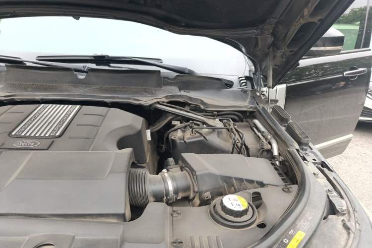 Used Land Rover Range 2018 3.0 SC V6 Vogue Extended-Length Model Engine Bay Left