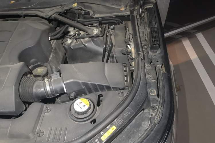Used Land Rover Range 2018 3.0 SC V6 Vogue Extended-Length Model Engine Bay Left