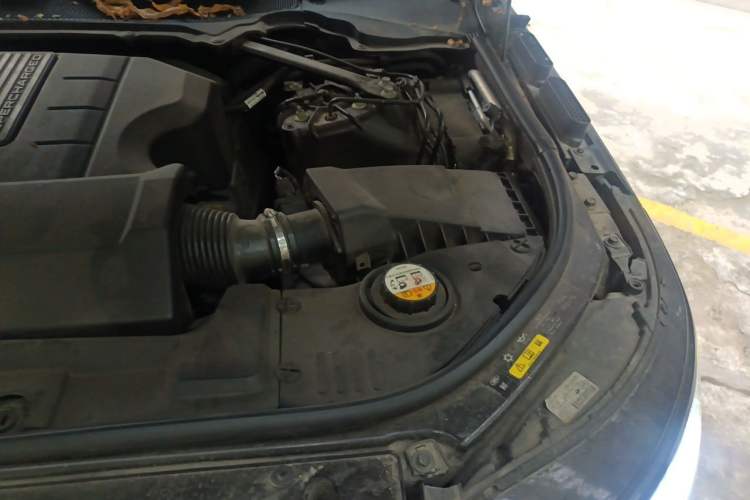 Used Land Rover Range 2018 3.0 SC V6 Vogue Legacy Edition Engine Bay Left