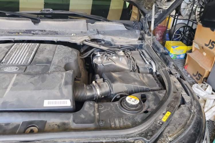 Used Land Rover Range 2018 3.0 SC V6 Vogue Legacy Edition Engine Bay Left