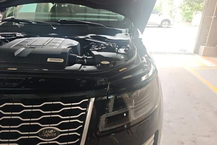 Used Land Rover Range 2018 3.0 SC V6 Vogue Extended-Length Model Engine Bay Left
