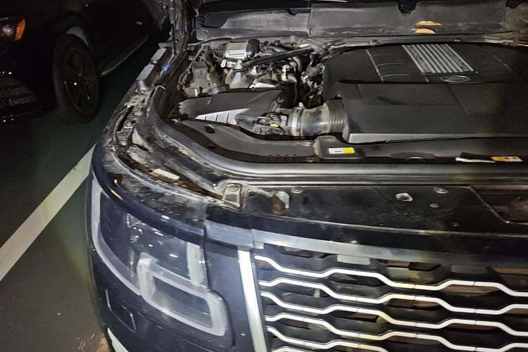 Used Land Rover Range 2018 3.0 SC V6 Vogue Extended-Length Model Engine Bay Right