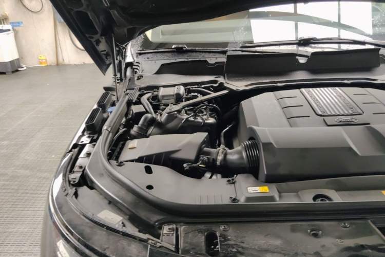 Used Land Rover Range 2018 3.0 SC V6 AB Prestige Extended Edition Engine Bay Right