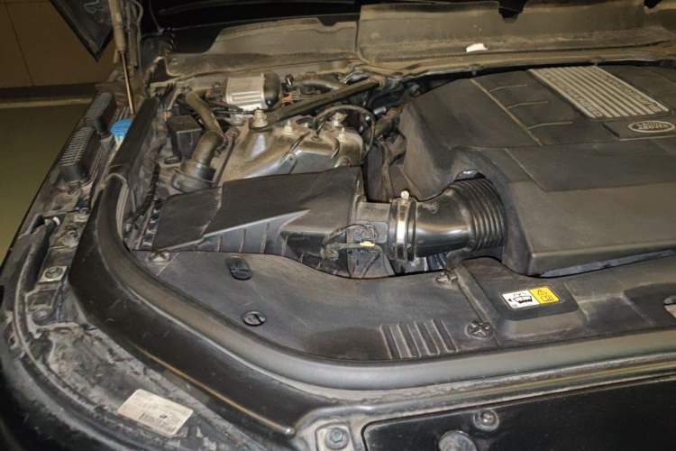 Used Land Rover Range 2018 3.0 SC V6 Vogue Legacy Edition Engine Bay Right