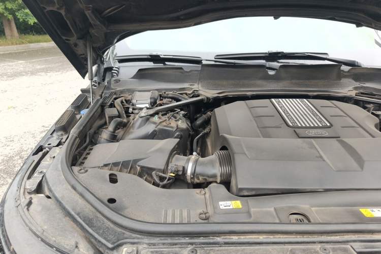 Used Land Rover Range 2018 3.0 SC V6 Vogue Extended-Length Model Engine Bay Right