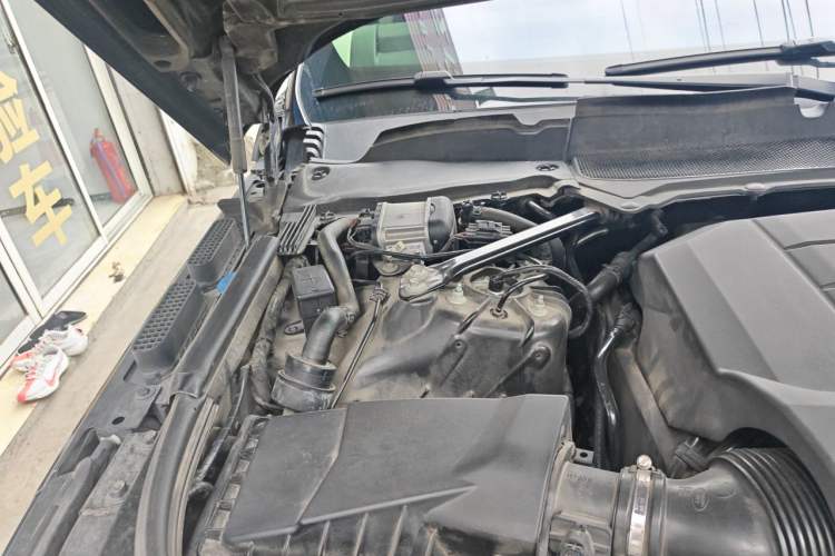 Used Land Rover Range 2018 3.0 SC V6 Grand Edition Engine Bay Right
