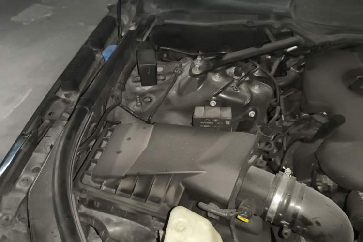 Used Land Rover Range  Engine Bay Right