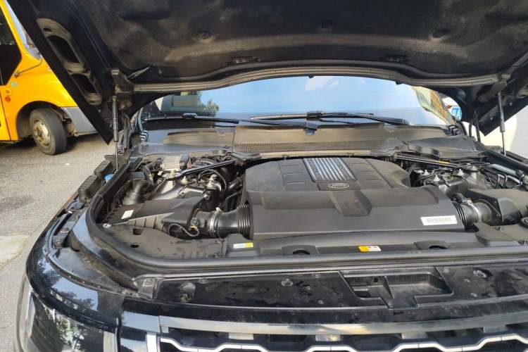 Used Land Rover Range 2018 3.0 SC V6 Vogue SE Long-Wheelbase Edition Engine Bay Right