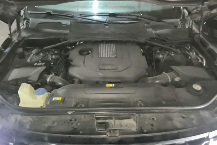 Used Land Rover Range  Engine Bay