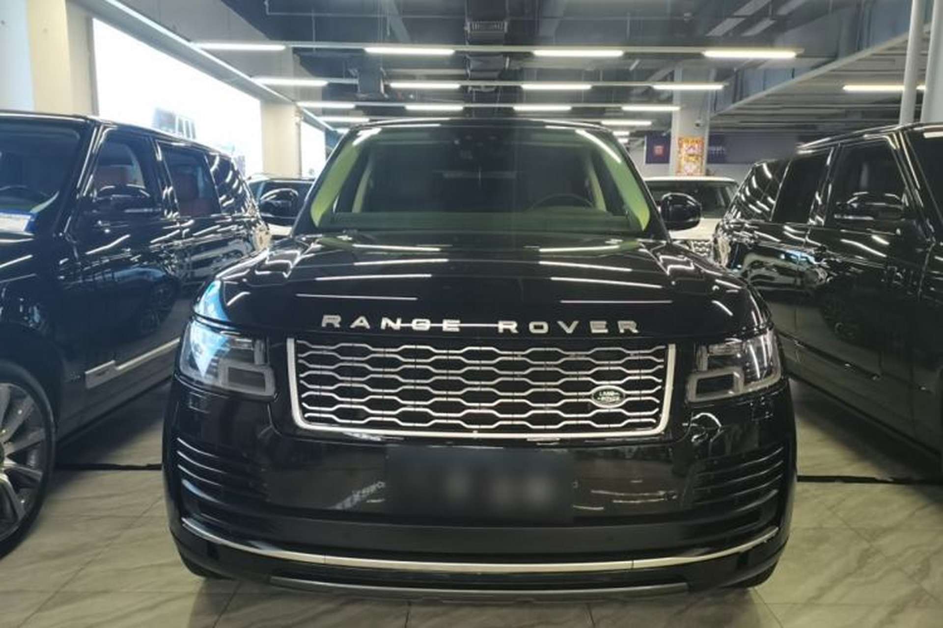Used Land Rover Range 2018 3.0 SC V6 Vogue Extended-Length Model Exterior 1