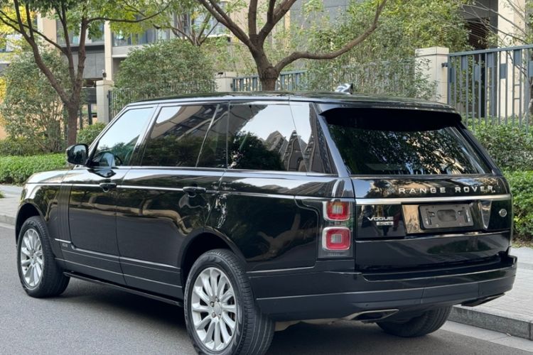 Used Land Rover Range 2018 3.0 SC V6 Vogue Extended-Length Model Exterior 2