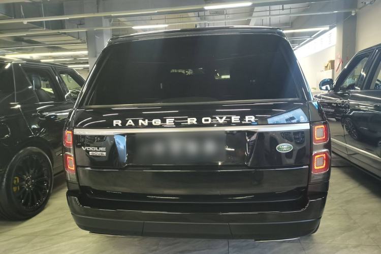 Used Land Rover Range 2018 3.0 SC V6 Vogue Extended-Length Model Exterior 4