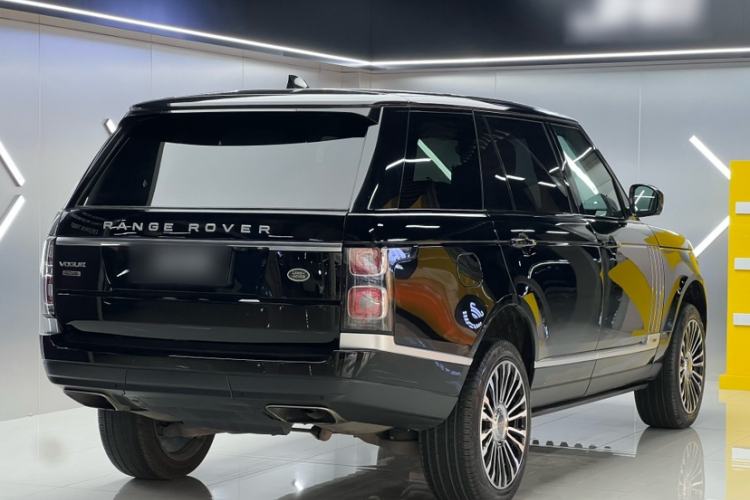 Used Land Rover Range 2018 3.0 SC V6 Vogue Extended-Length Model Exterior 5