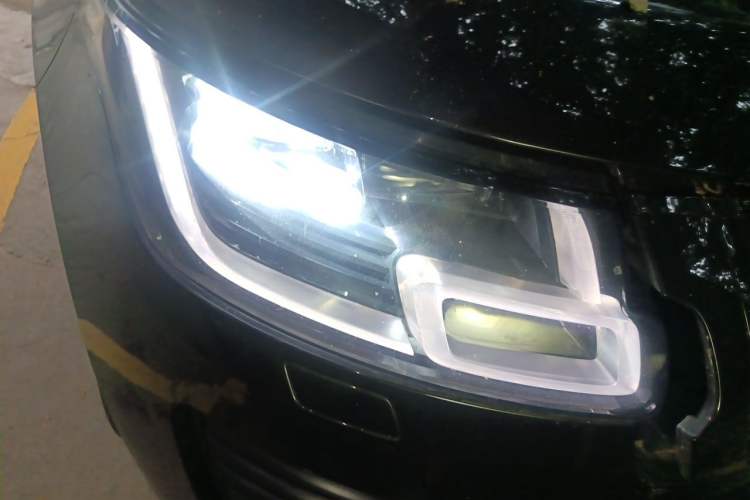 Used Land Rover Range 2018 3.0 SC V6 Vogue Legacy Edition Exterior 6