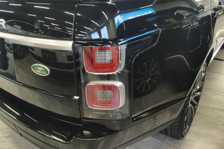 Used Land Rover Range 2018 3.0 SC V6 Vogue Extended-Length Model Exterior 6