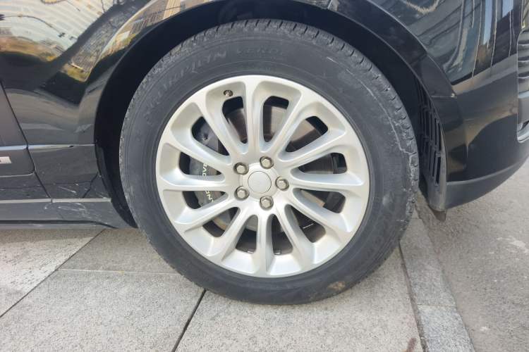 Used Land Rover Range 2018 3.0 SC V6 Vogue Extended-Length Model Exterior 7