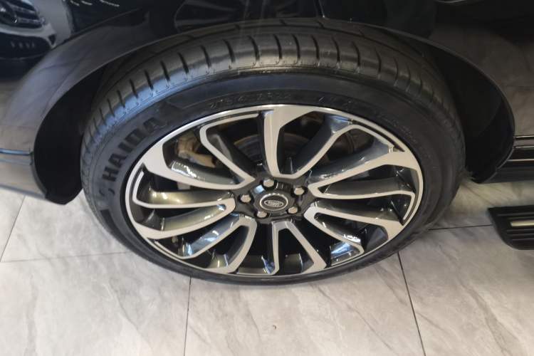 Used Land Rover Range 2018 3.0 SC V6 Vogue Extended-Length Model Exterior 8