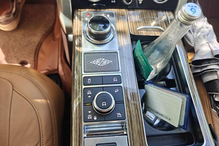 Used Land Rover Range 2018 3.0 SC V6 Vogue SE Long-Wheelbase Edition Gear Lever