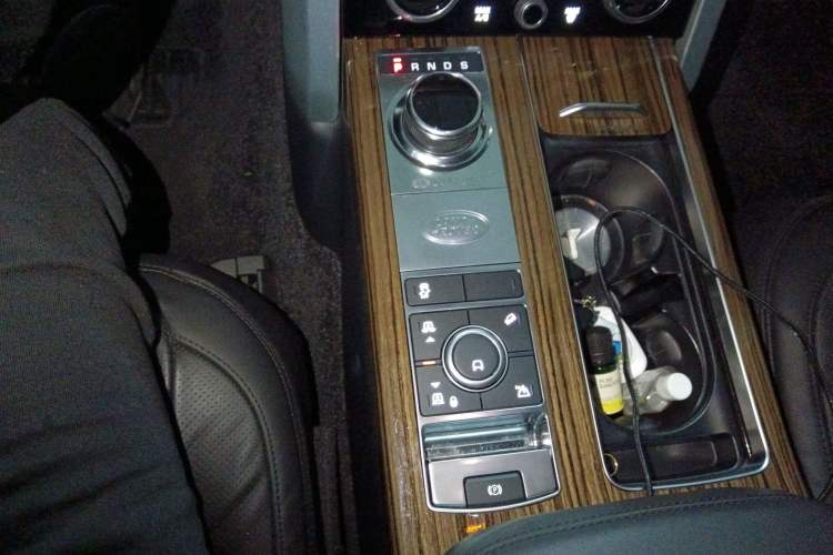 Used Land Rover Range 2018 3.0 SC V6 Vogue Extended-Length Model Gear Lever