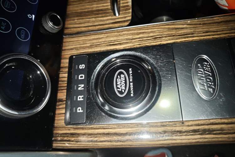 Used Land Rover Range 2018 3.0 SC V6 Grand Edition Gear Lever